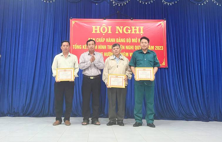 Hình 3